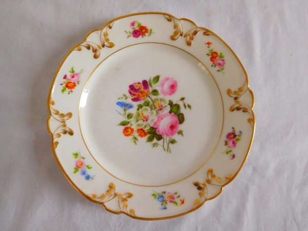 Service à dessert : 8 assiettes en porcelaine de Paris à décor fleuri - vers 1840