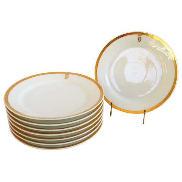 Set of 8 Paris porcelain dessert plates enhanced with fine gold, D monogram