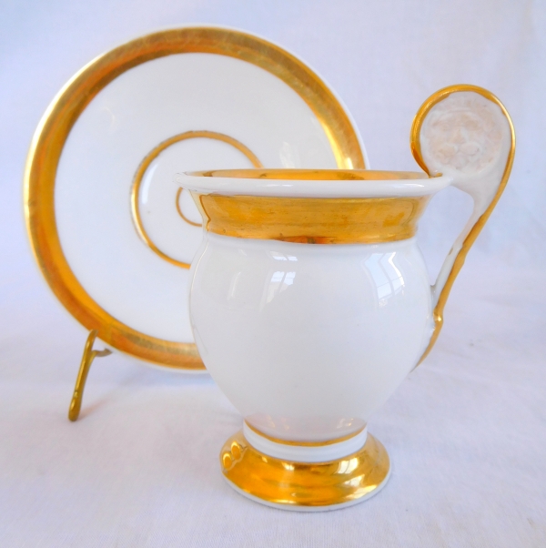 Paris porcelain coffee set enhanced with fine gold : 8 coffee cups, early 19th century