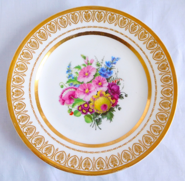 Assiette de table en porcelaine de Paris décor floral polychrome et or - époque Charles X