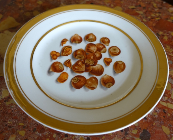 Darte Frères - Empire porcelain plate decorated with nuts - signed