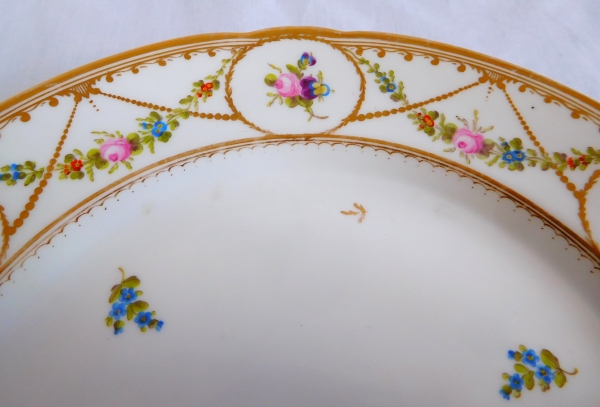 Manufacture de Nyon : assiette de table en porcelaine polychrome et or d'époque XVIIIe siècle 