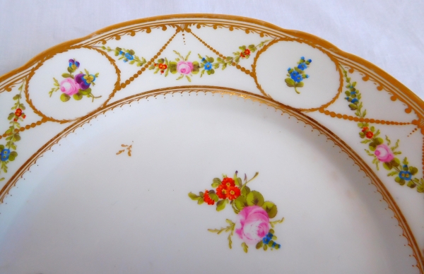 Manufacture de Nyon : assiette de table en porcelaine polychrome et or d'époque XVIIIe siècle 