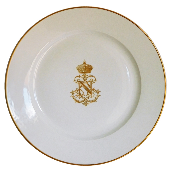 Porcelaine de Sèvres S54 : assiette du service des Princes au chiffre de Napoléon III