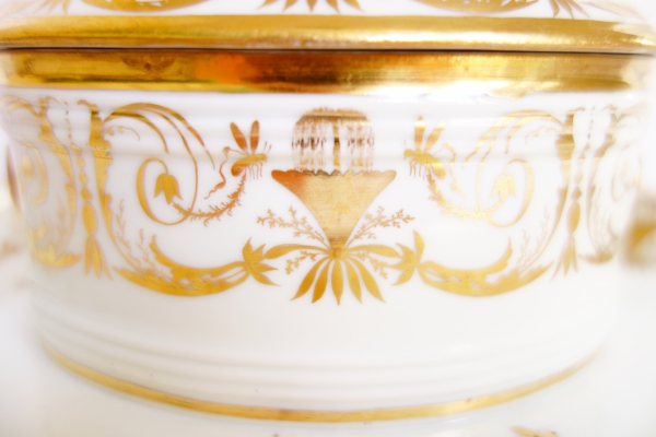 Manufacture de Locré - beurrier d'époque Consulat ou Empire en porcelaine dorée