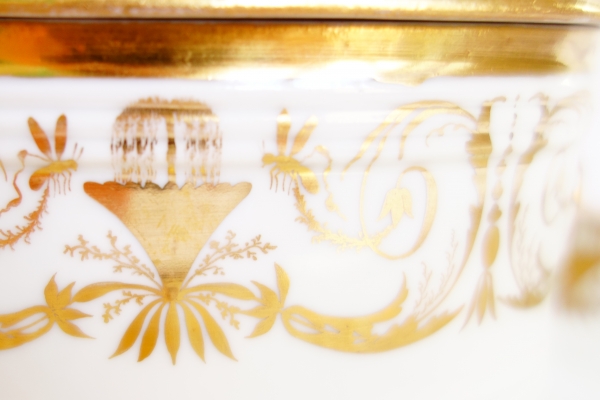 Manufacture de Locré - beurrier d'époque Consulat ou Empire en porcelaine dorée