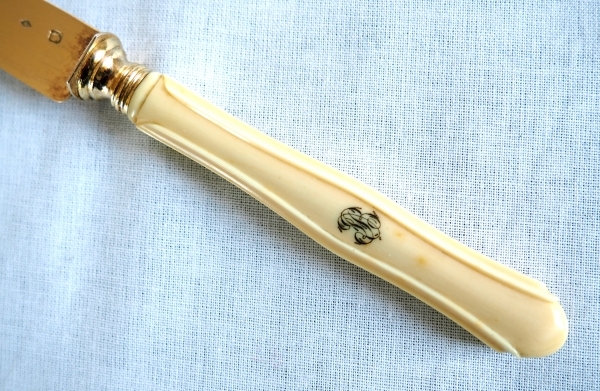 Beurrier en porcelaine de Paris blanc et or et son couteau en vermeil - circa 1840
