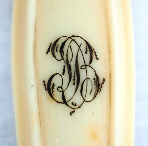 Beurrier en porcelaine de Paris blanc et or et son couteau en vermeil - circa 1840