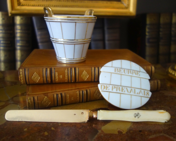 Beurrier en porcelaine de Paris blanc et or et son couteau en vermeil - circa 1840