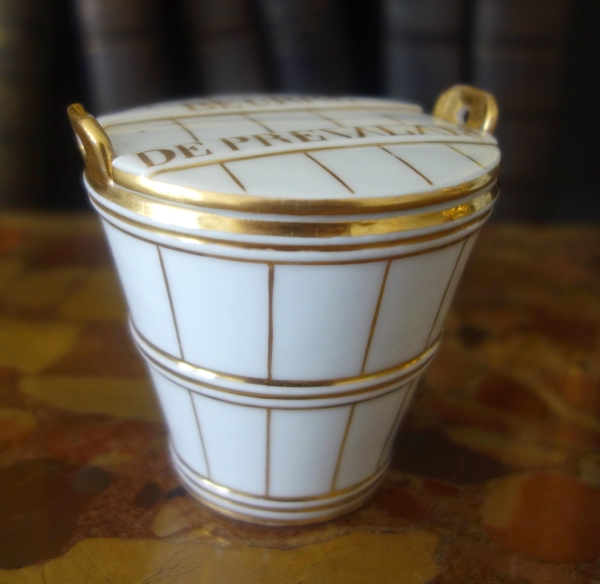 Beurrier en porcelaine de Paris blanc et or et son couteau en vermeil - circa 1840