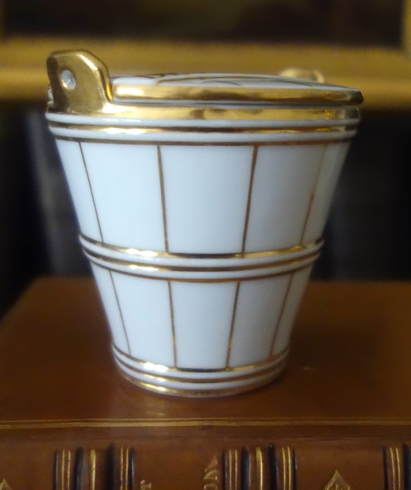 Beurrier en porcelaine de Paris blanc et or et son couteau en vermeil - circa 1840