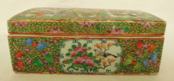 Boîte à pinceaux - baguettes en porcelaine de Canton à décor polychrome et or