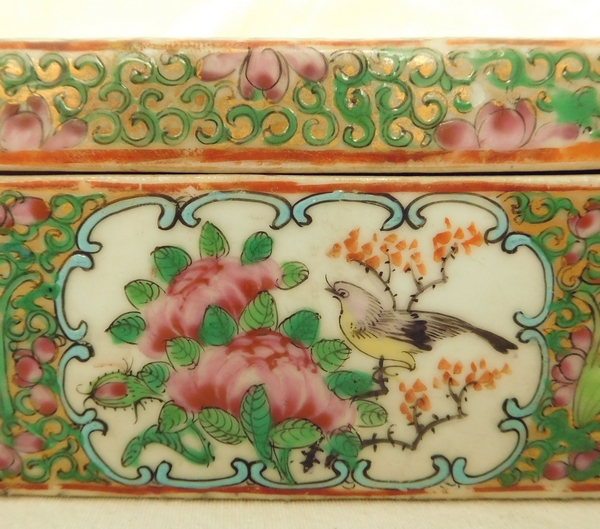 Boîte à pinceaux - baguettes en porcelaine de Canton à décor polychrome et or