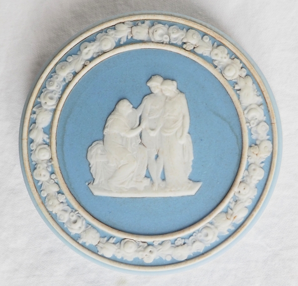 Wedgwood : boîte en biscuit polychrome bleu clair