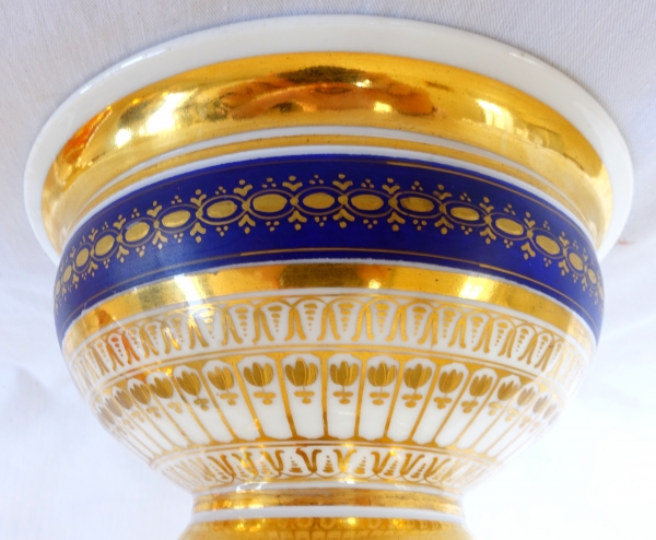 Empire Paris porcelain bowl enhanced with fine gold, early19th century