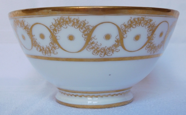 Paris porcelain bowl enhanced with fine gold, early 19th century