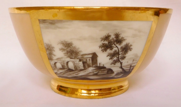 Manufacture Halley : bol à biscuits en porcelaine de Paris dorée, paysages en grisaille, époque Empire