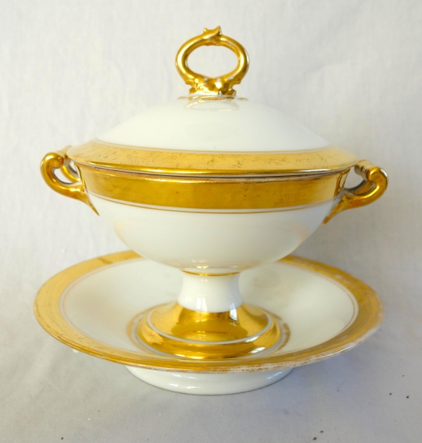 Empire Paris porcelain covered dish or candy box, 19th century circa 1830