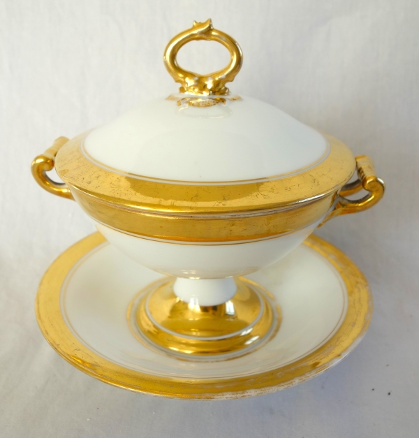 Empire Paris porcelain covered dish or candy box, 19th century circa 1830