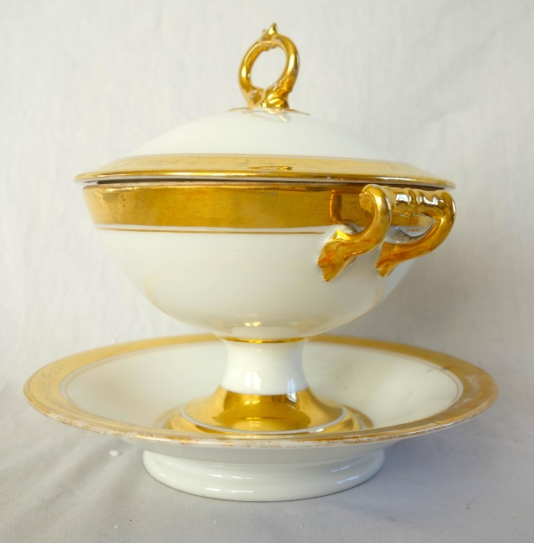 Empire Paris porcelain covered dish or candy box, 19th century circa 1830