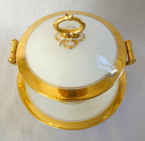 Empire Paris porcelain covered dish or candy box, 19th century circa 1830