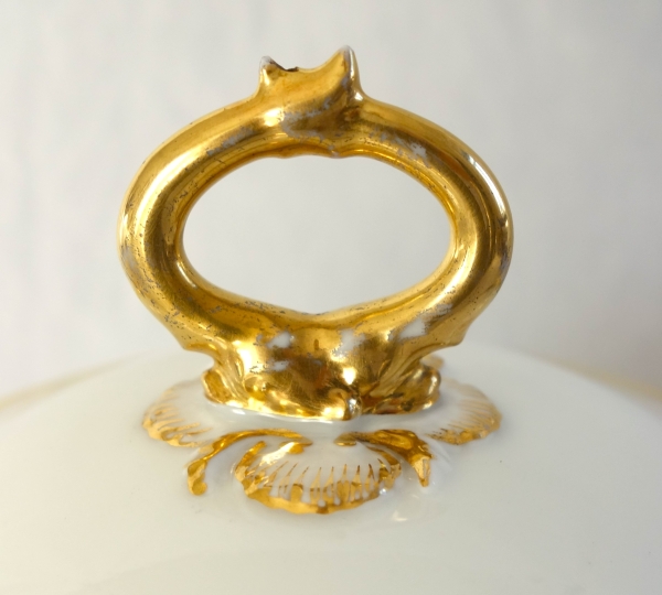 Empire Paris porcelain covered dish or candy box, 19th century circa 1830