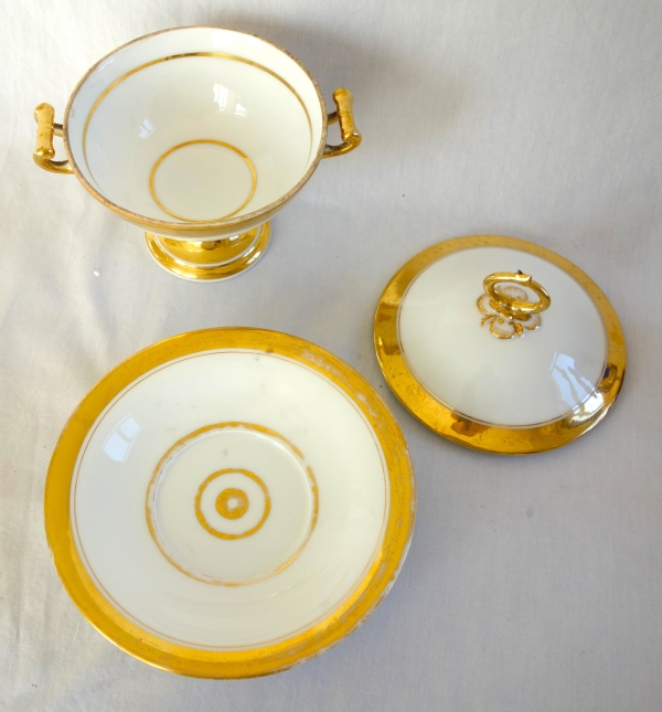 Empire Paris porcelain covered dish or candy box, 19th century circa 1830