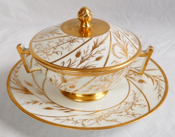 Late 18th century Paris porcelain covered dish or candy box, Locre Manufacture