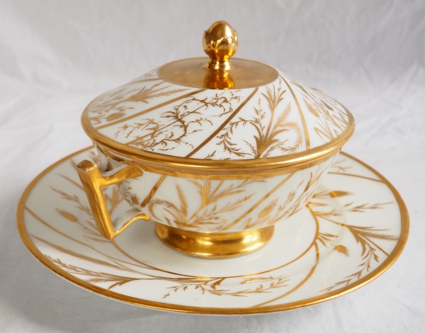 Bouillon, bonbonnière en porcelaine de Paris d'époque Directoire décor or, Manufacture de Locré