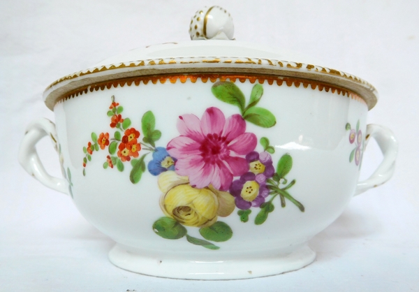 Boissettes porcelain covered dish, 18th century production 1775-1781