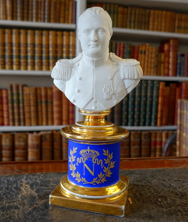 Buste de Napoléon Ier Empereur d'après Canova en biscuit de porcelaine - XIXe siècle