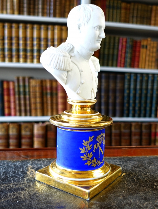 Buste de Napoléon Ier Empereur d'après Canova en biscuit de porcelaine - XIXe siècle