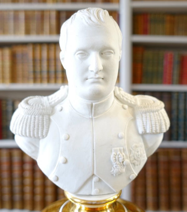 Buste de Napoléon Ier Empereur d'après Canova en biscuit de porcelaine - XIXe siècle