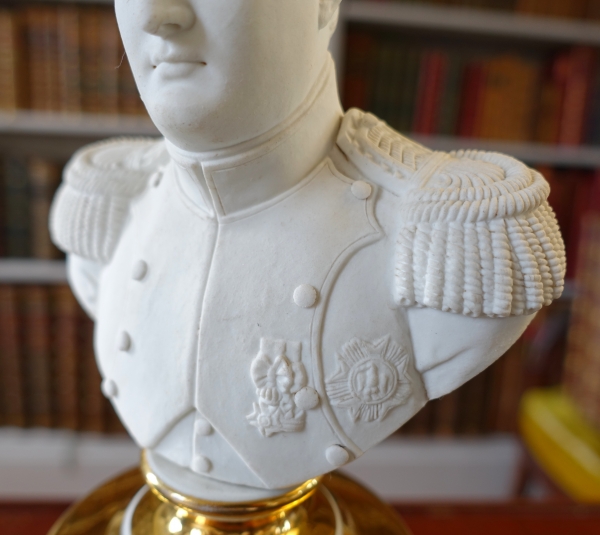 Buste de Napoléon Ier Empereur d'après Canova en biscuit de porcelaine - XIXe siècle