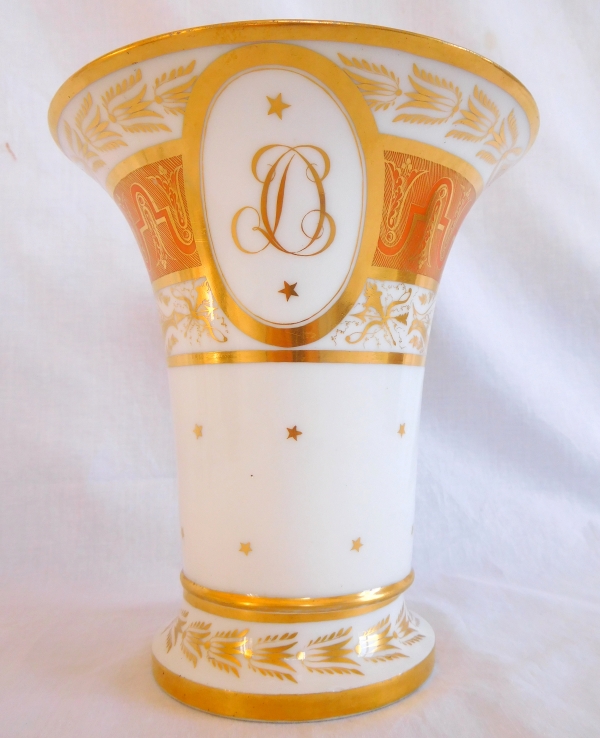 Paris porcelain planter enhanced with fine gold, Empire period - early 19th century