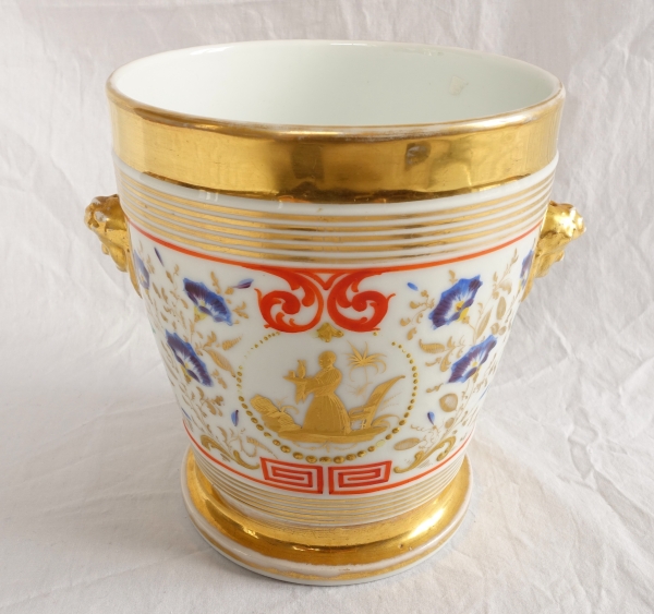 Cache-pot ou jardinière en porcelaine de Paris, époque Restauration, décor au chinois - vers 1830