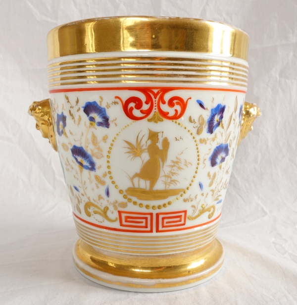 Cache-pot ou jardinière en porcelaine de Paris, époque Restauration, décor au chinois - vers 1830