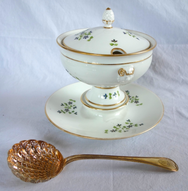 Confiturier en porcelaine de Paris, décor aux barbeaux, époque Empire Restauration