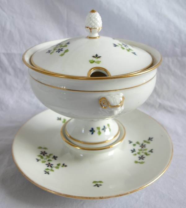 Confiturier en porcelaine de Paris, décor aux barbeaux, époque Empire Restauration