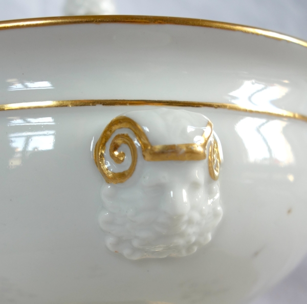 Confiturier en porcelaine de Paris, décor aux barbeaux, époque Empire Restauration