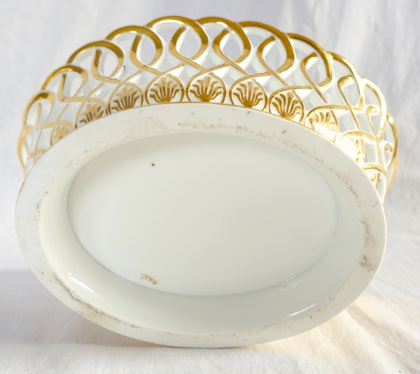 Nast manufacture : Empire Paris porcelain reticulated cup enhanced with fine gold