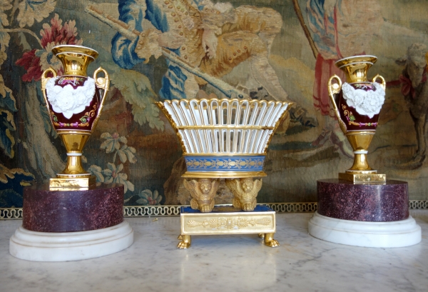 Empire Paris porcelain gilt reticulated cup held by two winged lions, early 19th century