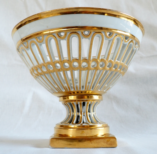 Empire Paris porcelain reticulated cup enhanced with fine gold, early 19th century
