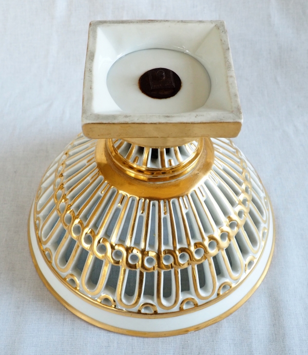 Empire Paris porcelain reticulated cup enhanced with fine gold, early 19th century