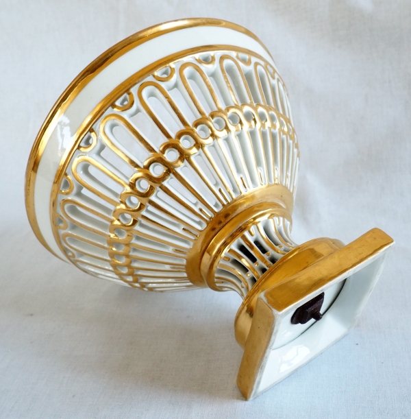 Empire Paris porcelain reticulated cup enhanced with fine gold, early 19th century