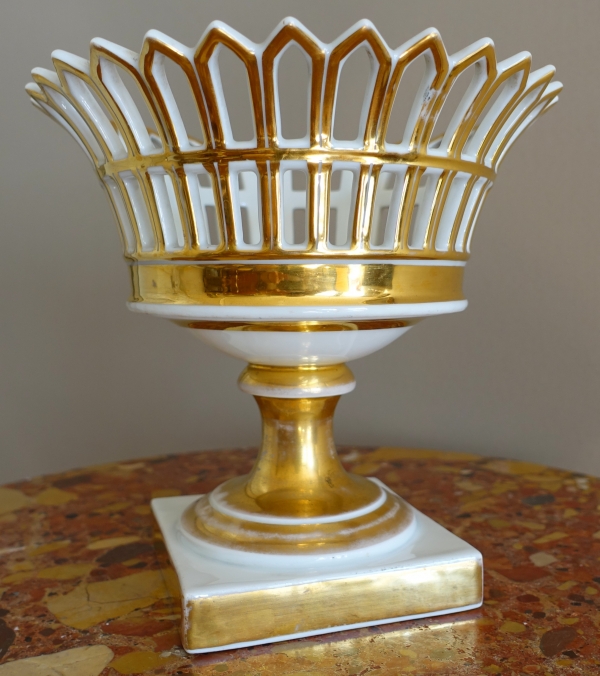 Empire Paris porcelain reticulated cup enhanced with fine gold, 19th century circa 1820
