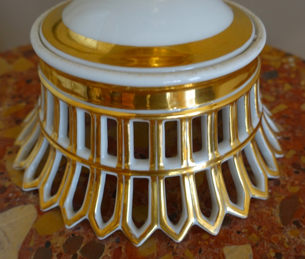 Empire Paris porcelain reticulated cup enhanced with fine gold, 19th century circa 1820