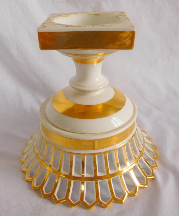 Coupe ajourée en porcelaine de Paris dorée à l'or d'époque Empire / Restauration