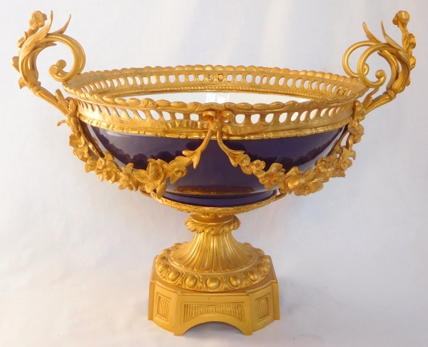 Grande coupe centre de table en bronze doré & porcelaine - style Louis XVI