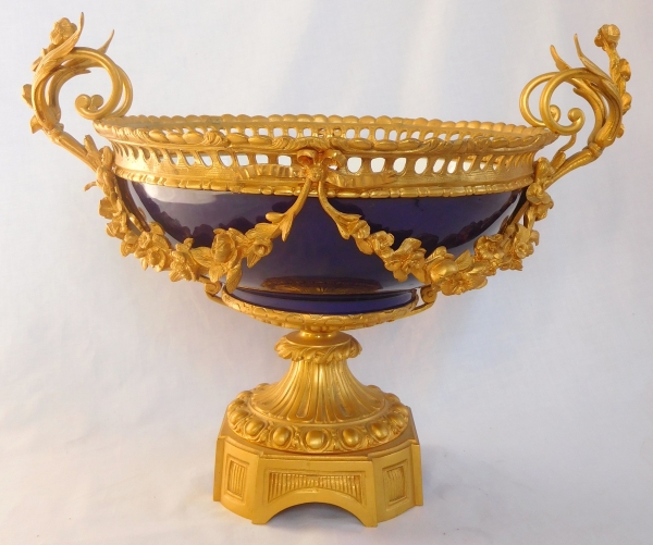 Grande coupe centre de table en bronze doré & porcelaine - style Louis XVI